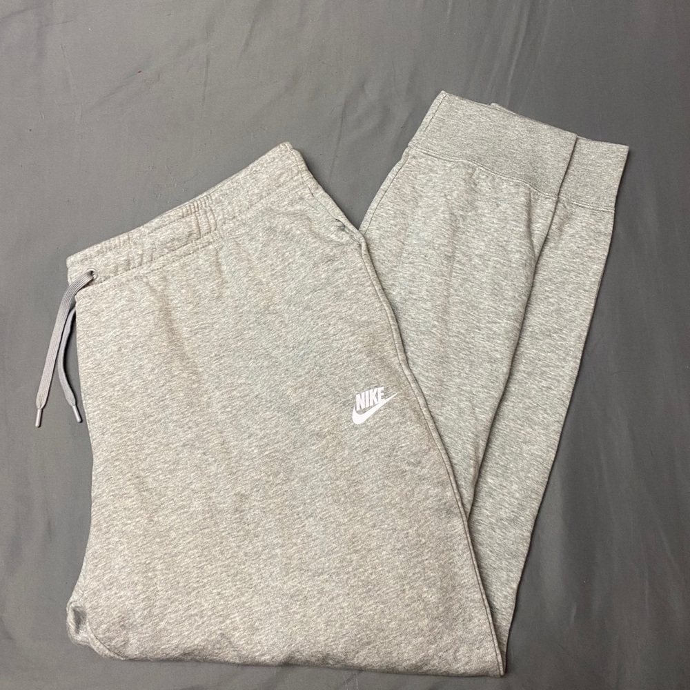 women’s grey nike pants